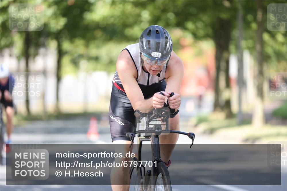 11.08.2024 - GEWOBA Citytriathlon Bremen H.Heesch http://msf.ph/oto/6797701 11.08.2024 11:52:34 Laufen  meine-sportfotos.de