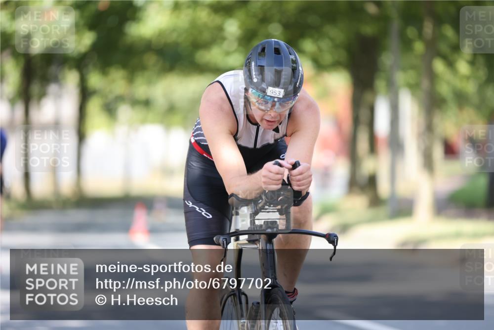 11.08.2024 - GEWOBA Citytriathlon Bremen H.Heesch http://msf.ph/oto/6797702 11.08.2024 11:52:34 Laufen  meine-sportfotos.de