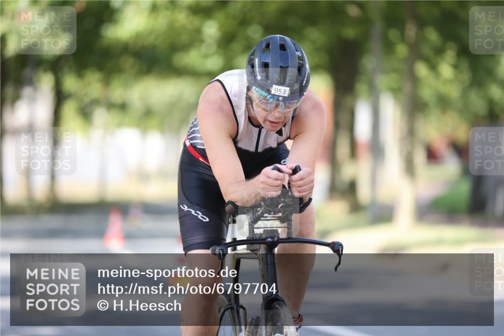 11.08.2024 - GEWOBA Citytriathlon Bremen H.Heesch http://msf.ph/oto/6797704 11.08.2024 11:52:34 Laufen  meine-sportfotos.de