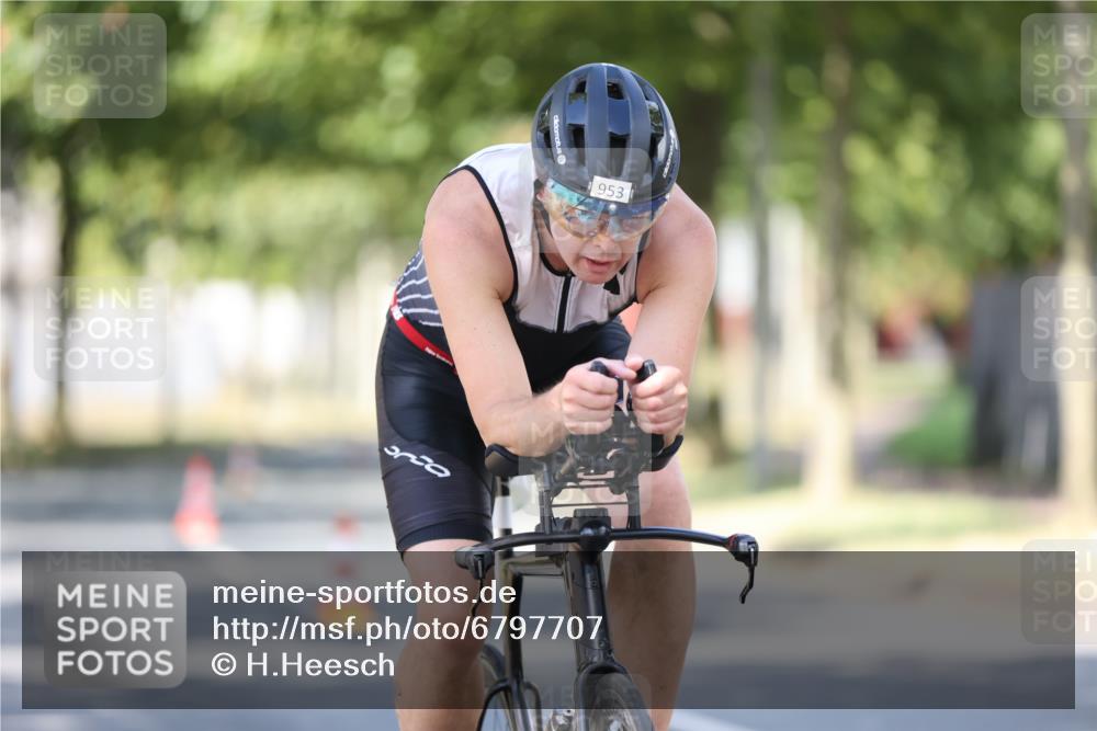 11.08.2024 - GEWOBA Citytriathlon Bremen H.Heesch http://msf.ph/oto/6797707 11.08.2024 11:52:34 Laufen  meine-sportfotos.de