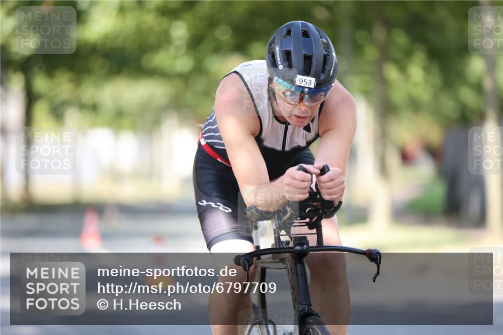 11.08.2024 - GEWOBA Citytriathlon Bremen H.Heesch http://msf.ph/oto/6797709 11.08.2024 11:52:34 Laufen  meine-sportfotos.de