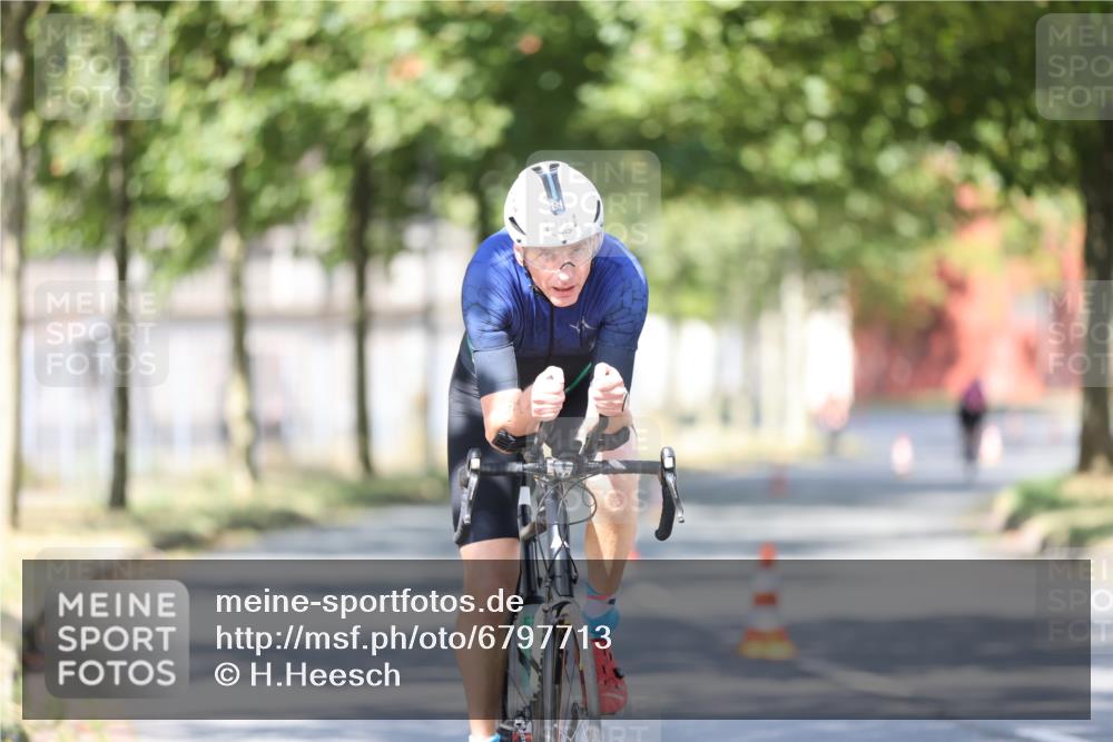 11.08.2024 - GEWOBA Citytriathlon Bremen H.Heesch http://msf.ph/oto/6797713 11.08.2024 11:52:35 Laufen  meine-sportfotos.de
