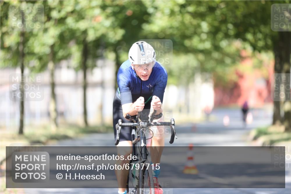 11.08.2024 - GEWOBA Citytriathlon Bremen H.Heesch http://msf.ph/oto/6797715 11.08.2024 11:52:35 Laufen  meine-sportfotos.de