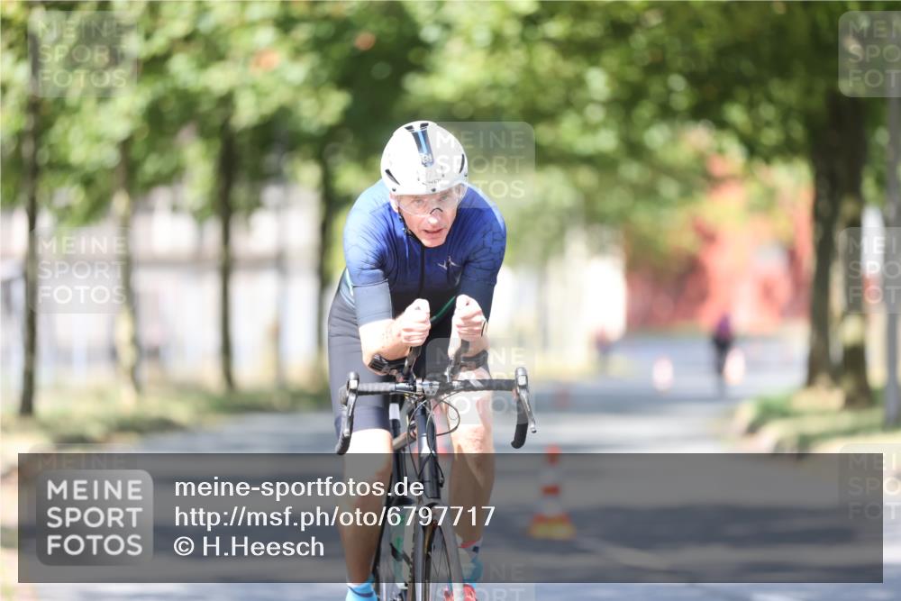 11.08.2024 - GEWOBA Citytriathlon Bremen H.Heesch http://msf.ph/oto/6797717 11.08.2024 11:52:35 Laufen  meine-sportfotos.de