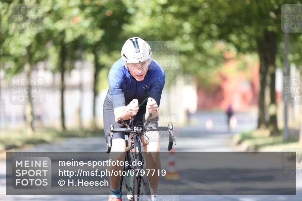 11.08.2024 - GEWOBA Citytriathlon Bremen H.Heesch http://msf.ph/oto/6797719 11.08.2024 11:52:35 Laufen  meine-sportfotos.de