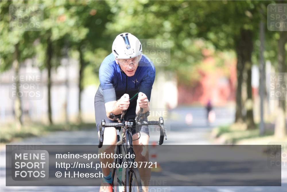 11.08.2024 - GEWOBA Citytriathlon Bremen H.Heesch http://msf.ph/oto/6797721 11.08.2024 11:52:35 Laufen  meine-sportfotos.de