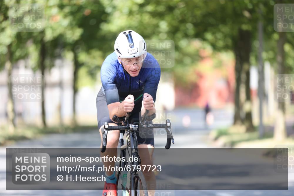 11.08.2024 - GEWOBA Citytriathlon Bremen H.Heesch http://msf.ph/oto/6797723 11.08.2024 11:52:35 Laufen  meine-sportfotos.de