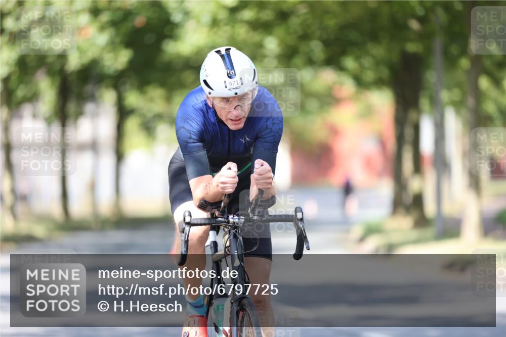 11.08.2024 - GEWOBA Citytriathlon Bremen H.Heesch http://msf.ph/oto/6797725 11.08.2024 11:52:36 Laufen  meine-sportfotos.de