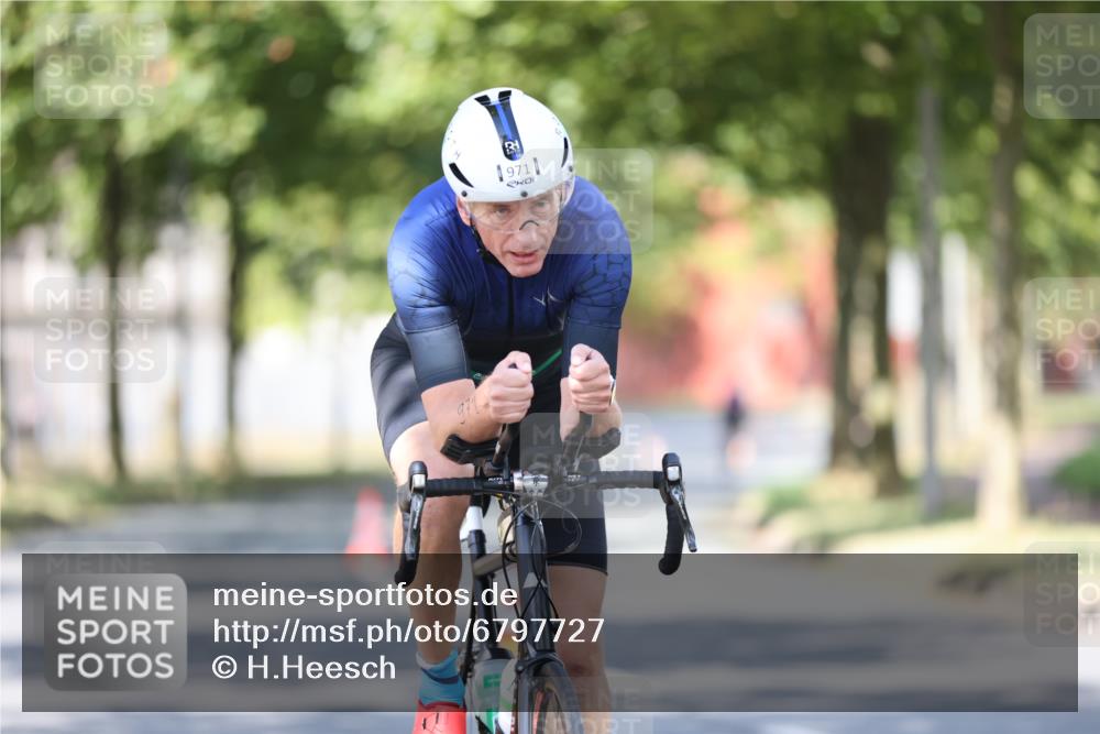 11.08.2024 - GEWOBA Citytriathlon Bremen H.Heesch http://msf.ph/oto/6797727 11.08.2024 11:52:36 Laufen  meine-sportfotos.de