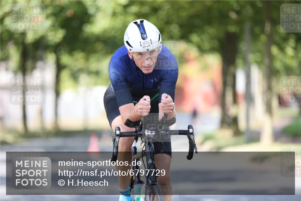 11.08.2024 - GEWOBA Citytriathlon Bremen H.Heesch http://msf.ph/oto/6797729 11.08.2024 11:52:36 Laufen  meine-sportfotos.de