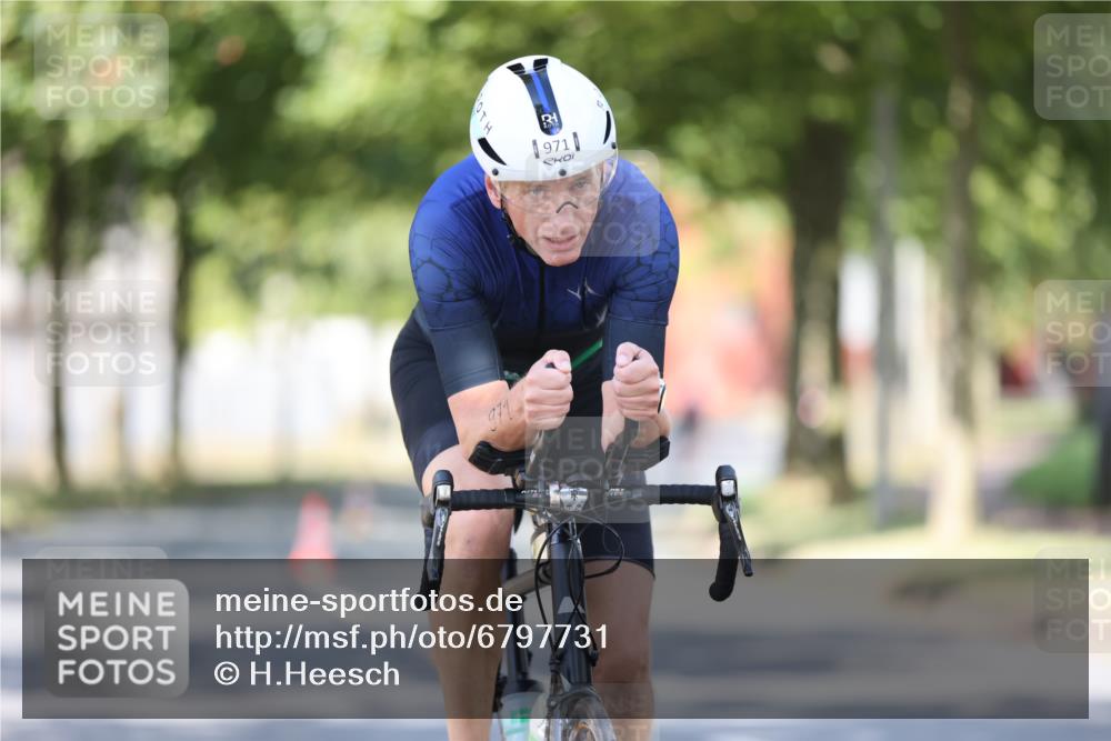 11.08.2024 - GEWOBA Citytriathlon Bremen H.Heesch http://msf.ph/oto/6797731 11.08.2024 11:52:36 Laufen  meine-sportfotos.de