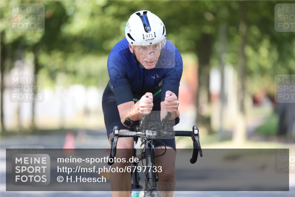 11.08.2024 - GEWOBA Citytriathlon Bremen H.Heesch http://msf.ph/oto/6797733 11.08.2024 11:52:36 Laufen  meine-sportfotos.de