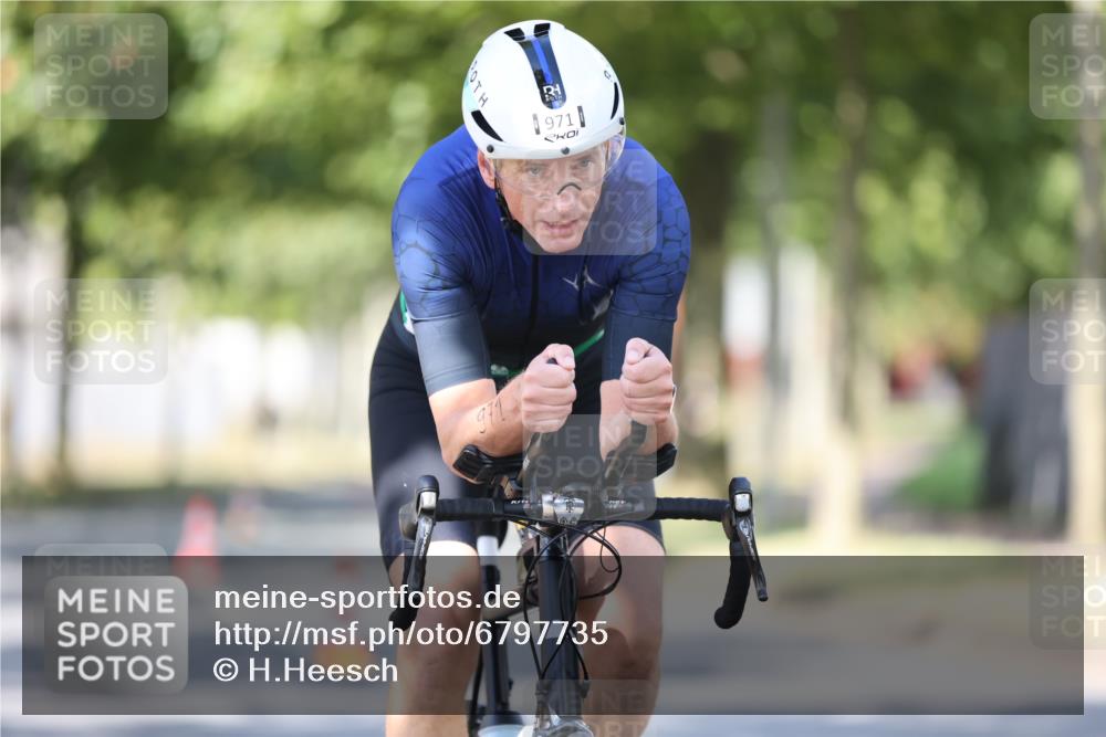 11.08.2024 - GEWOBA Citytriathlon Bremen H.Heesch http://msf.ph/oto/6797735 11.08.2024 11:52:36 Laufen  meine-sportfotos.de