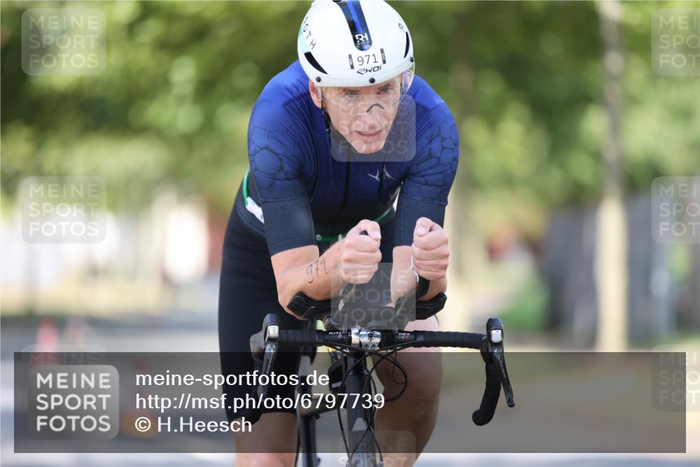 11.08.2024 - GEWOBA Citytriathlon Bremen H.Heesch http://msf.ph/oto/6797739 11.08.2024 11:52:36 Laufen  meine-sportfotos.de