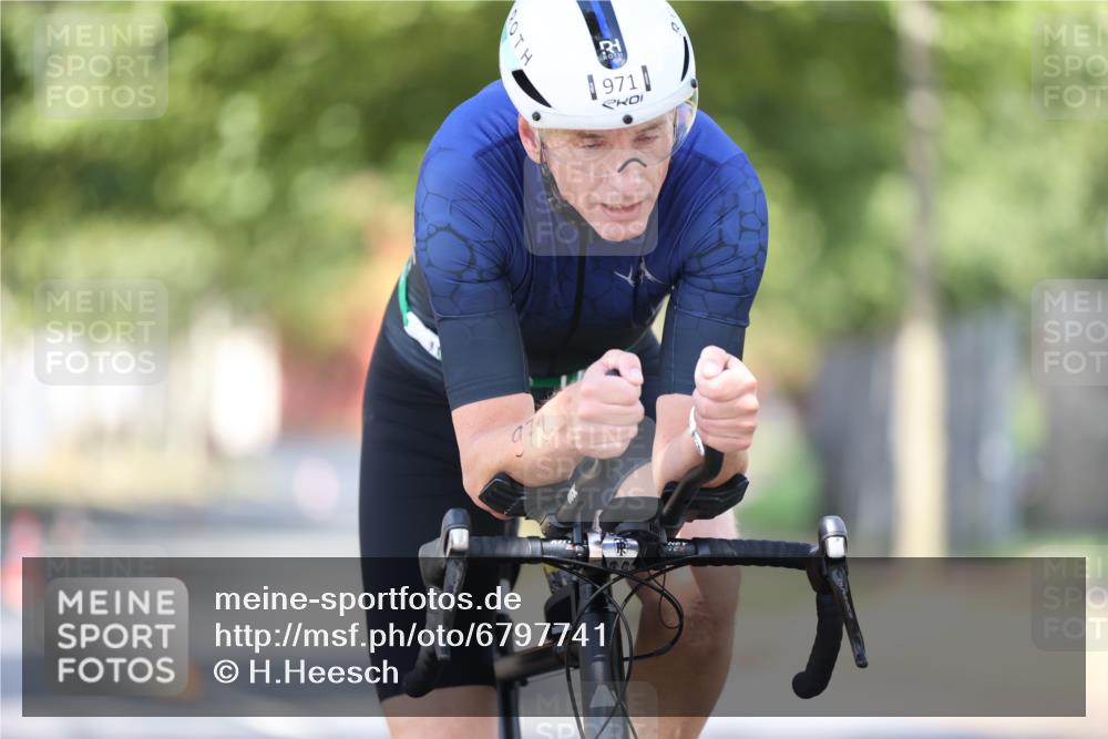 11.08.2024 - GEWOBA Citytriathlon Bremen H.Heesch http://msf.ph/oto/6797741 11.08.2024 11:52:36 Laufen  meine-sportfotos.de
