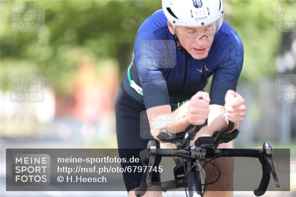11.08.2024 - GEWOBA Citytriathlon Bremen H.Heesch http://msf.ph/oto/6797745 11.08.2024 11:52:36 Laufen  meine-sportfotos.de