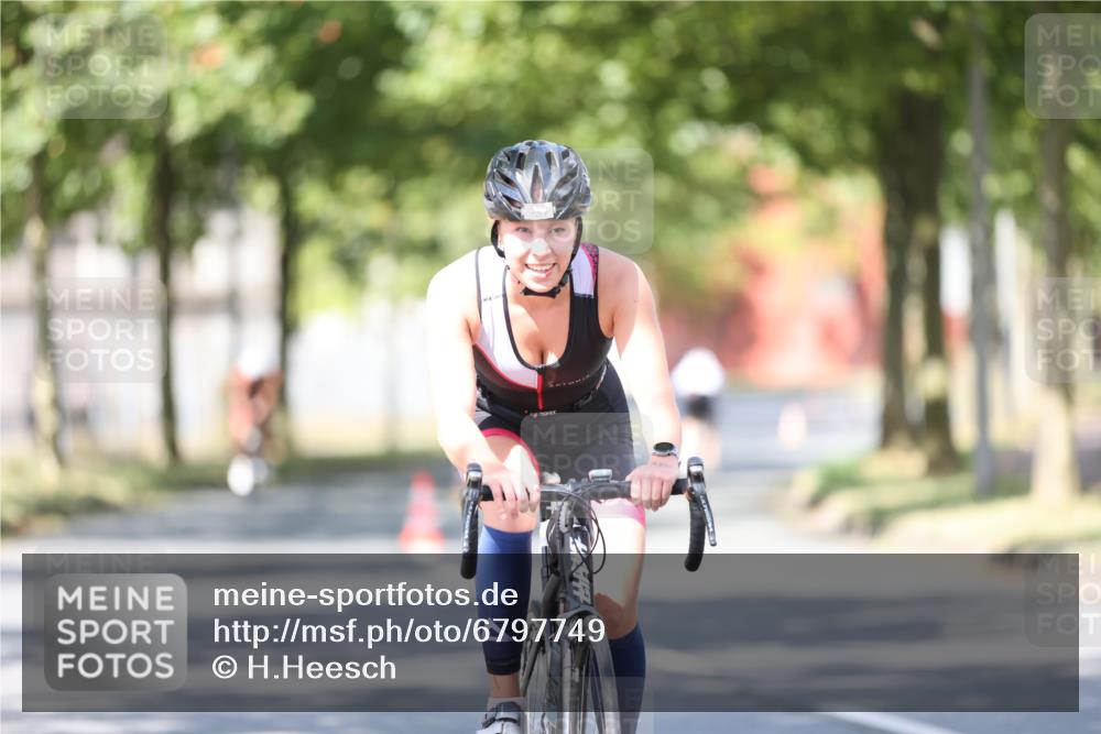 11.08.2024 - GEWOBA Citytriathlon Bremen H.Heesch http://msf.ph/oto/6797749 11.08.2024 11:52:47 Laufen  meine-sportfotos.de