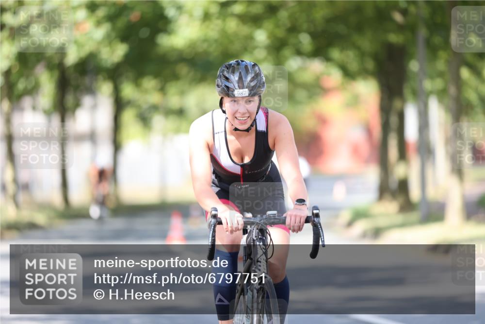 11.08.2024 - GEWOBA Citytriathlon Bremen H.Heesch http://msf.ph/oto/6797751 11.08.2024 11:52:47 Laufen  meine-sportfotos.de