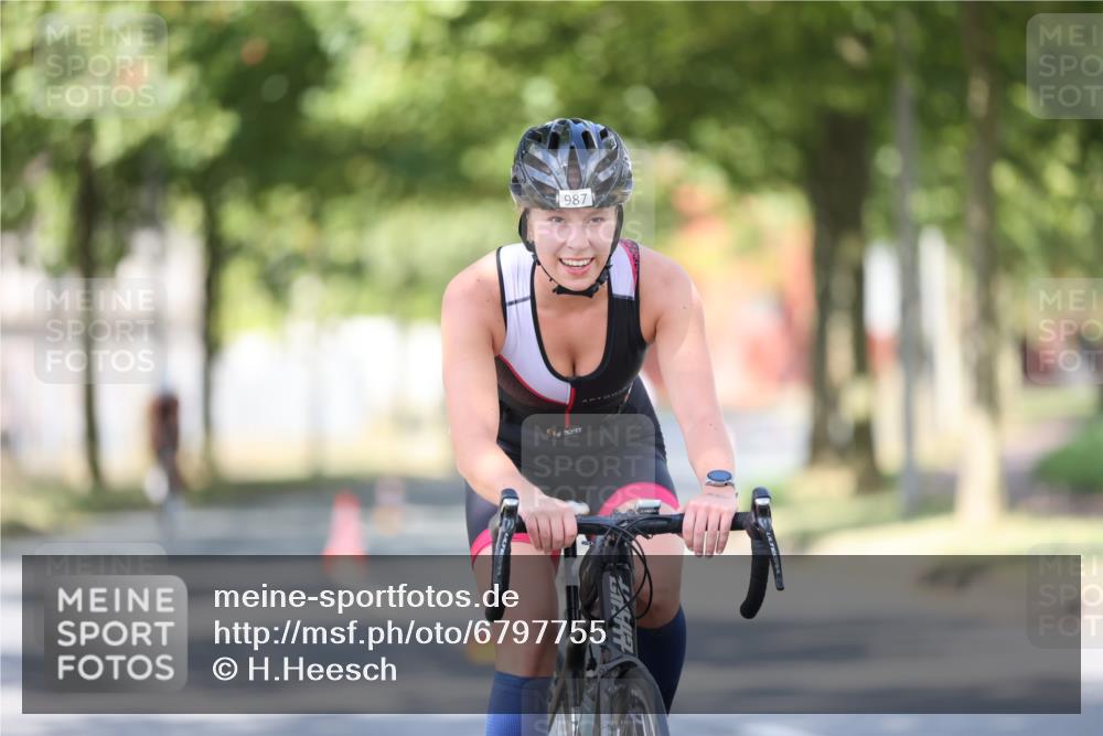 11.08.2024 - GEWOBA Citytriathlon Bremen H.Heesch http://msf.ph/oto/6797755 11.08.2024 11:52:47 Laufen  meine-sportfotos.de