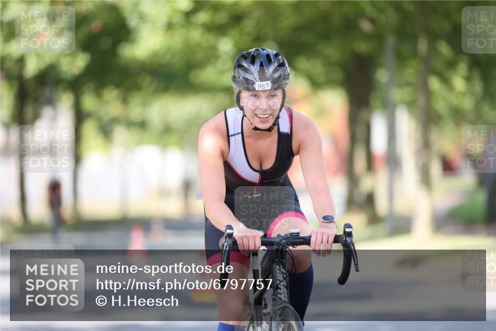 11.08.2024 - GEWOBA Citytriathlon Bremen H.Heesch http://msf.ph/oto/6797757 11.08.2024 11:52:47 Laufen  meine-sportfotos.de