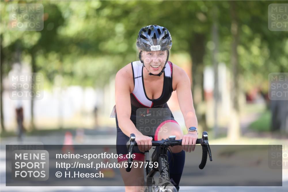 11.08.2024 - GEWOBA Citytriathlon Bremen H.Heesch http://msf.ph/oto/6797759 11.08.2024 11:52:47 Laufen  meine-sportfotos.de