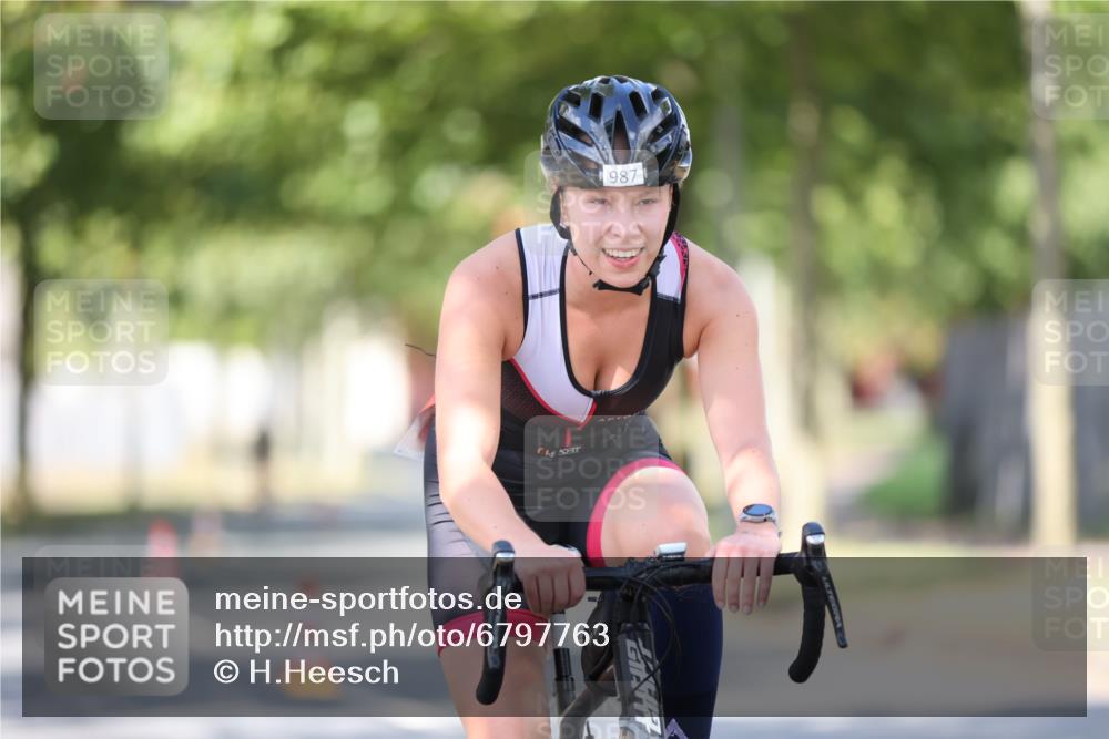 11.08.2024 - GEWOBA Citytriathlon Bremen H.Heesch http://msf.ph/oto/6797763 11.08.2024 11:52:47 Laufen  meine-sportfotos.de