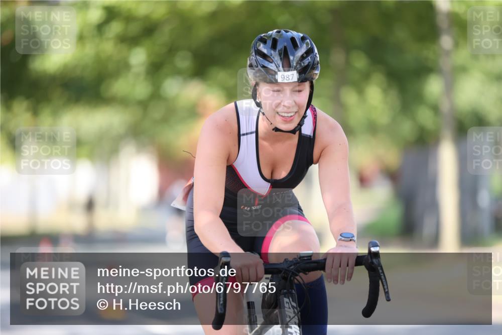 11.08.2024 - GEWOBA Citytriathlon Bremen H.Heesch http://msf.ph/oto/6797765 11.08.2024 11:52:47 Laufen  meine-sportfotos.de