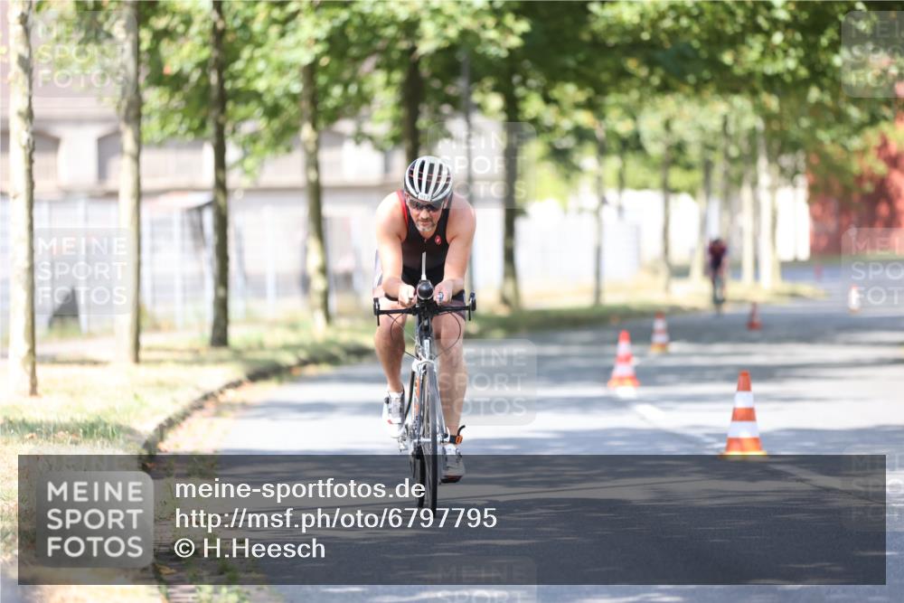 11.08.2024 - GEWOBA Citytriathlon Bremen H.Heesch http://msf.ph/oto/6797795 11.08.2024 11:52:51 Laufen  meine-sportfotos.de