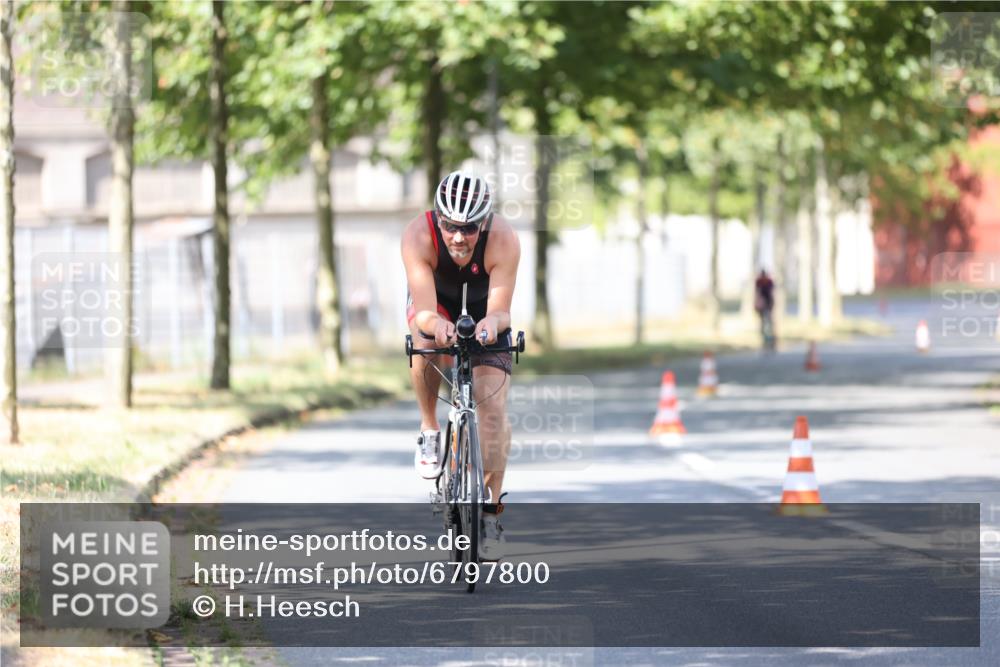 11.08.2024 - GEWOBA Citytriathlon Bremen H.Heesch http://msf.ph/oto/6797800 11.08.2024 11:52:51 Laufen  meine-sportfotos.de