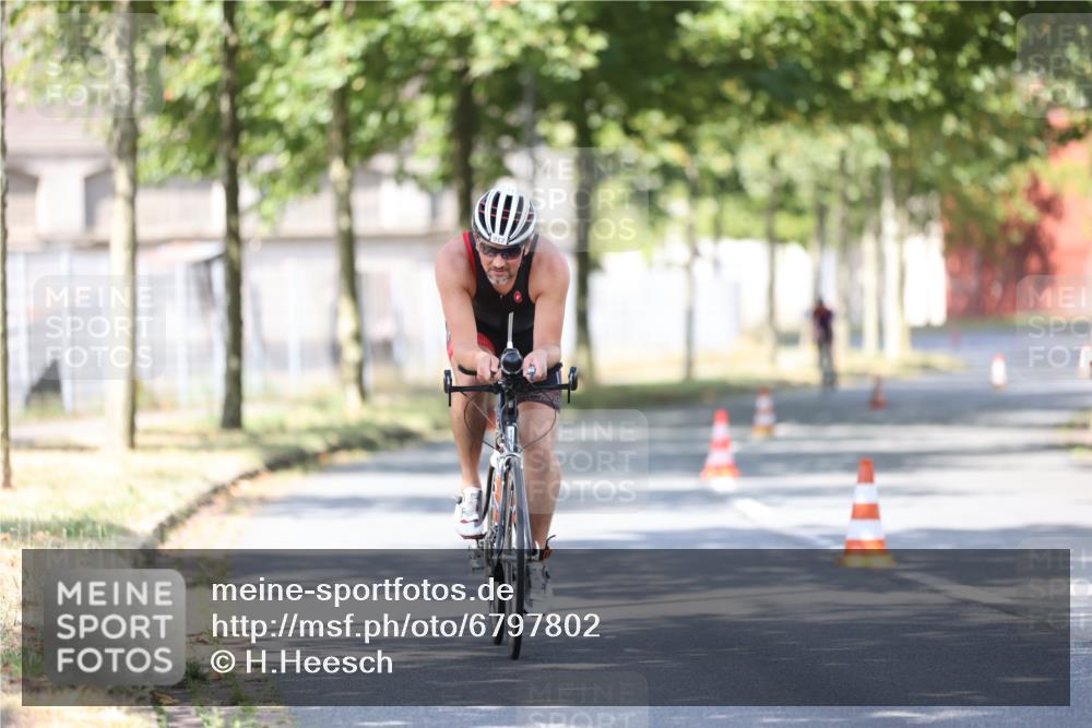 11.08.2024 - GEWOBA Citytriathlon Bremen H.Heesch http://msf.ph/oto/6797802 11.08.2024 11:52:51 Laufen  meine-sportfotos.de