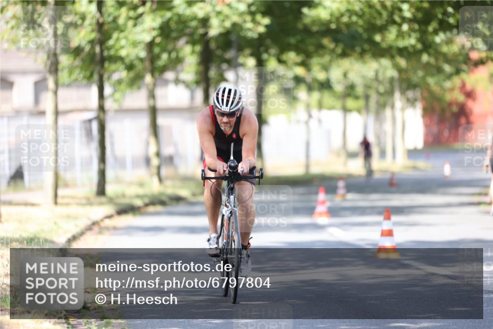 11.08.2024 - GEWOBA Citytriathlon Bremen H.Heesch http://msf.ph/oto/6797804 11.08.2024 11:52:51 Laufen  meine-sportfotos.de