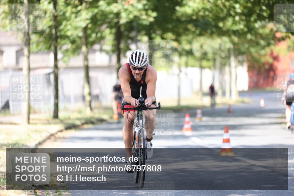 11.08.2024 - GEWOBA Citytriathlon Bremen H.Heesch http://msf.ph/oto/6797808 11.08.2024 11:52:51 Laufen  meine-sportfotos.de