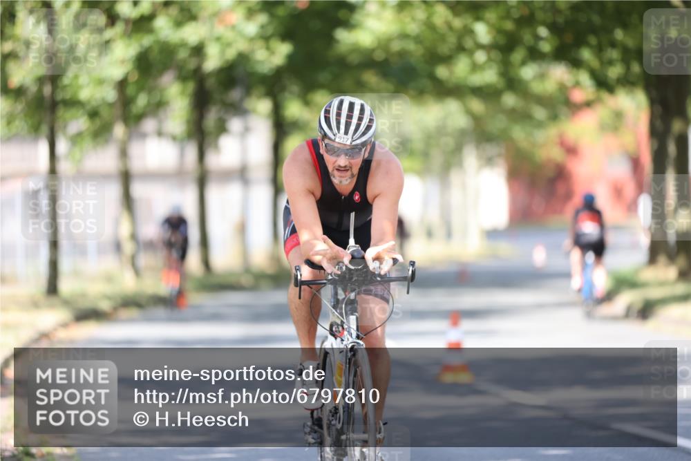 11.08.2024 - GEWOBA Citytriathlon Bremen H.Heesch http://msf.ph/oto/6797810 11.08.2024 11:52:51 Laufen  meine-sportfotos.de