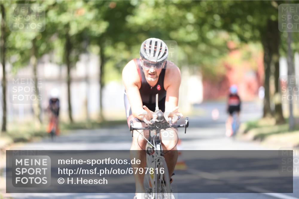 11.08.2024 - GEWOBA Citytriathlon Bremen H.Heesch http://msf.ph/oto/6797816 11.08.2024 11:52:52 Laufen  meine-sportfotos.de