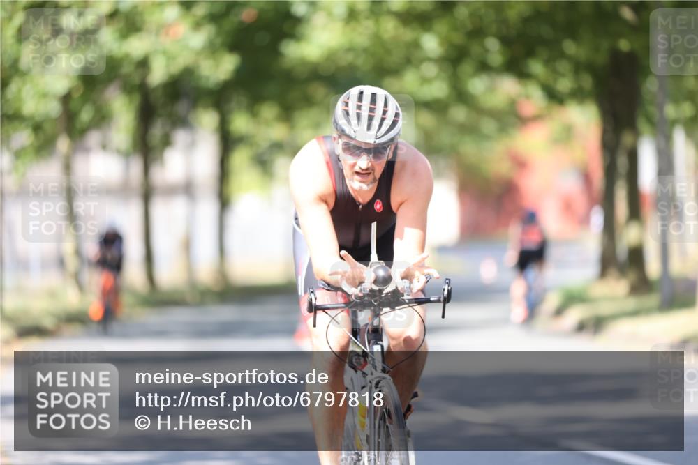 11.08.2024 - GEWOBA Citytriathlon Bremen H.Heesch http://msf.ph/oto/6797818 11.08.2024 11:52:52 Laufen  meine-sportfotos.de