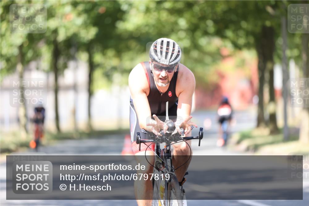 11.08.2024 - GEWOBA Citytriathlon Bremen H.Heesch http://msf.ph/oto/6797819 11.08.2024 11:52:52 Laufen  meine-sportfotos.de