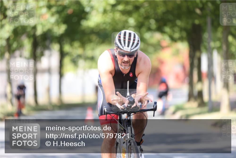 11.08.2024 - GEWOBA Citytriathlon Bremen H.Heesch http://msf.ph/oto/6797821 11.08.2024 11:52:52 Laufen  meine-sportfotos.de