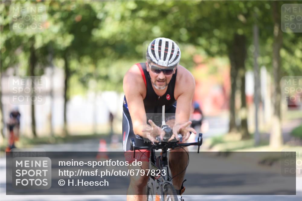 11.08.2024 - GEWOBA Citytriathlon Bremen H.Heesch http://msf.ph/oto/6797823 11.08.2024 11:52:52 Laufen  meine-sportfotos.de