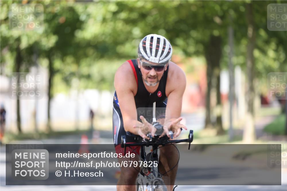 11.08.2024 - GEWOBA Citytriathlon Bremen H.Heesch http://msf.ph/oto/6797825 11.08.2024 11:52:52 Laufen  meine-sportfotos.de