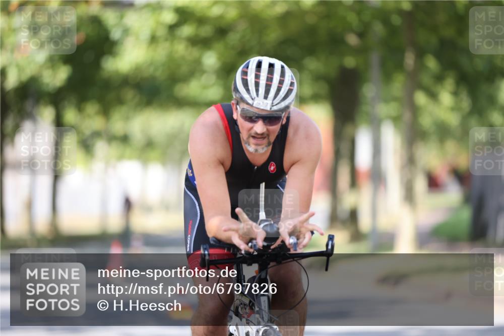 11.08.2024 - GEWOBA Citytriathlon Bremen H.Heesch http://msf.ph/oto/6797826 11.08.2024 11:52:52 Laufen  meine-sportfotos.de