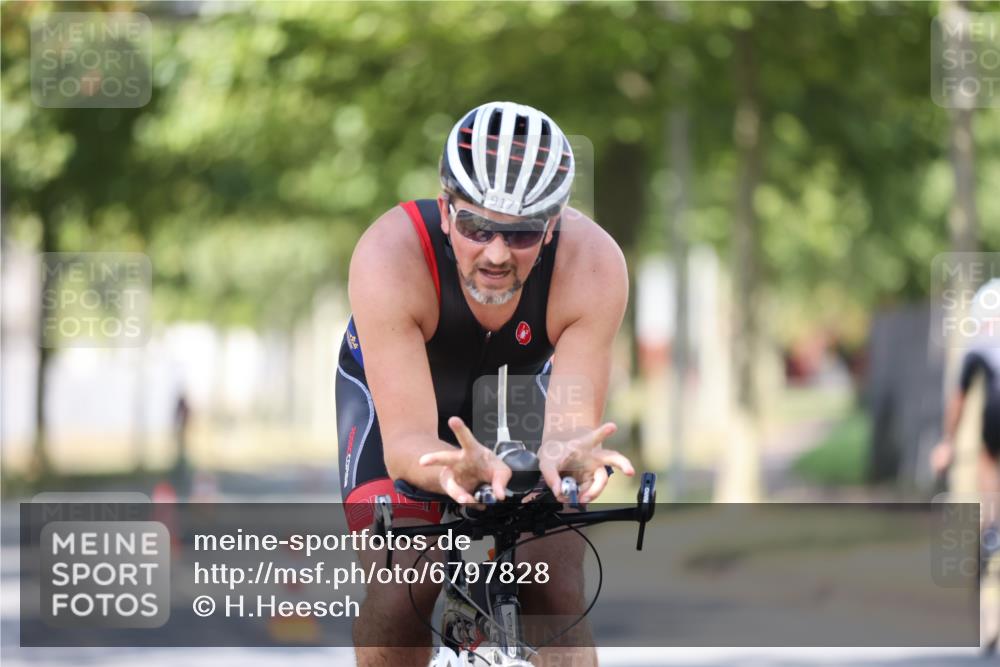 11.08.2024 - GEWOBA Citytriathlon Bremen H.Heesch http://msf.ph/oto/6797828 11.08.2024 11:52:52 Laufen  meine-sportfotos.de