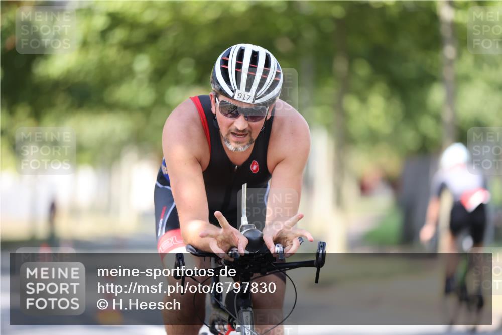 11.08.2024 - GEWOBA Citytriathlon Bremen H.Heesch http://msf.ph/oto/6797830 11.08.2024 11:52:52 Laufen  meine-sportfotos.de