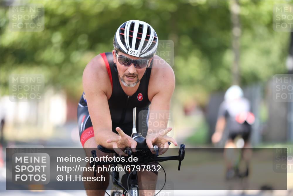 11.08.2024 - GEWOBA Citytriathlon Bremen H.Heesch http://msf.ph/oto/6797832 11.08.2024 11:52:52 Laufen  meine-sportfotos.de