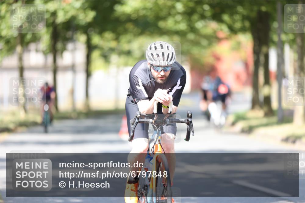 11.08.2024 - GEWOBA Citytriathlon Bremen H.Heesch http://msf.ph/oto/6797848 11.08.2024 11:52:56 Laufen  meine-sportfotos.de