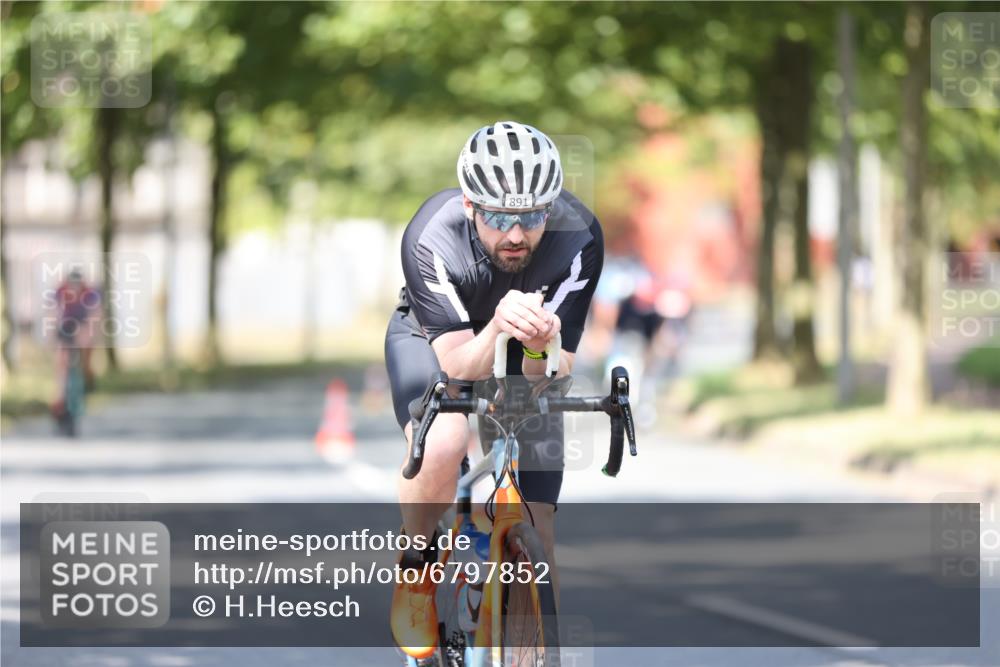 11.08.2024 - GEWOBA Citytriathlon Bremen H.Heesch http://msf.ph/oto/6797852 11.08.2024 11:52:56 Laufen  meine-sportfotos.de