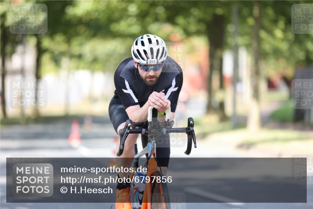 11.08.2024 - GEWOBA Citytriathlon Bremen H.Heesch http://msf.ph/oto/6797856 11.08.2024 11:52:56 Laufen  meine-sportfotos.de