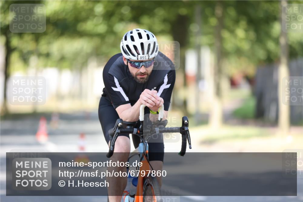 11.08.2024 - GEWOBA Citytriathlon Bremen H.Heesch http://msf.ph/oto/6797860 11.08.2024 11:52:56 Laufen  meine-sportfotos.de