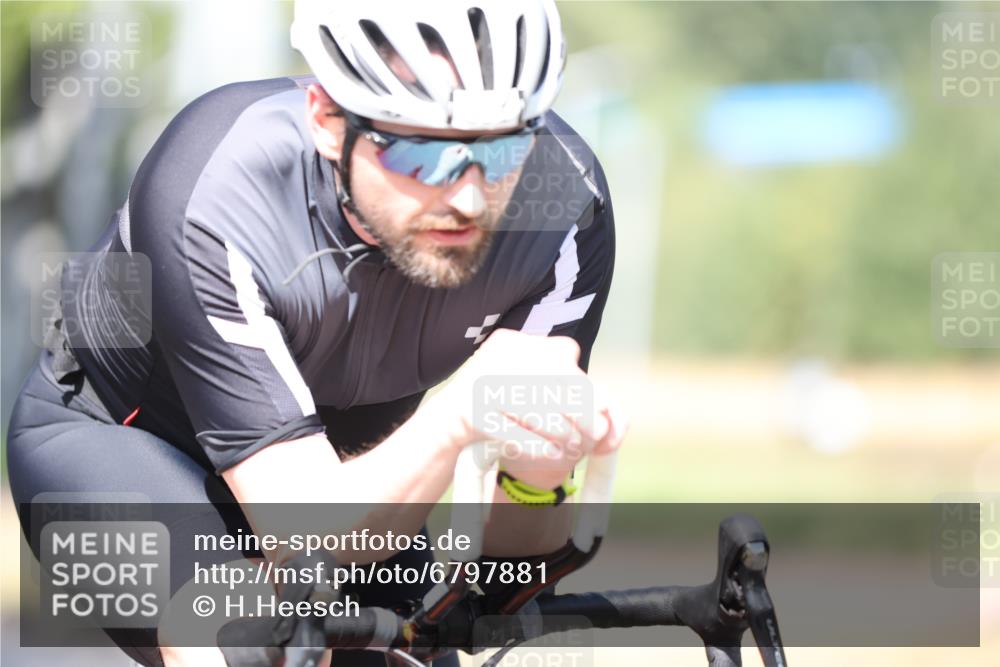11.08.2024 - GEWOBA Citytriathlon Bremen H.Heesch http://msf.ph/oto/6797881 11.08.2024 11:52:57 Laufen  meine-sportfotos.de