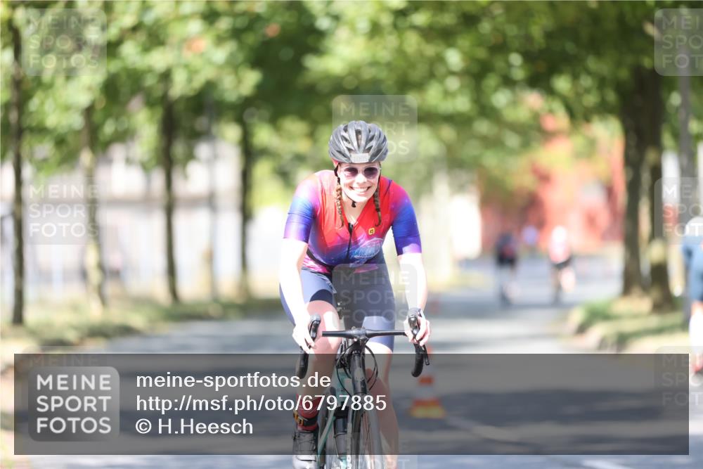 11.08.2024 - GEWOBA Citytriathlon Bremen H.Heesch http://msf.ph/oto/6797885 11.08.2024 11:53:00 Laufen  meine-sportfotos.de