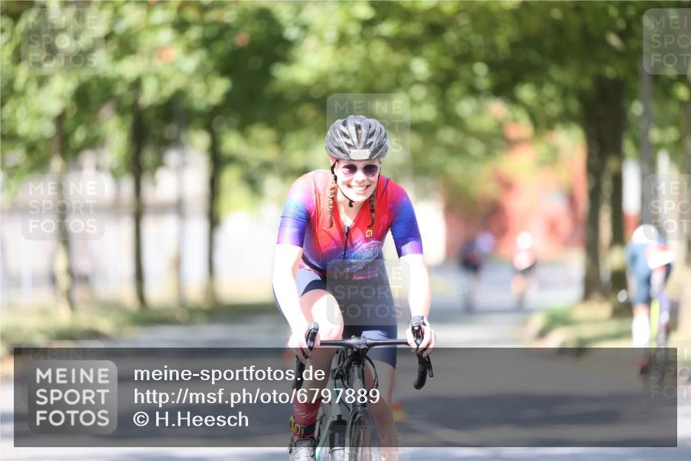11.08.2024 - GEWOBA Citytriathlon Bremen H.Heesch http://msf.ph/oto/6797889 11.08.2024 11:53:00 Laufen  meine-sportfotos.de